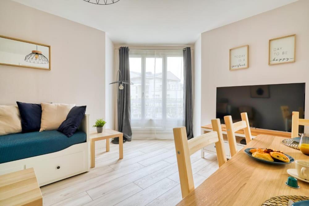 Logement Sarah Courcouronnes エクステリア 写真