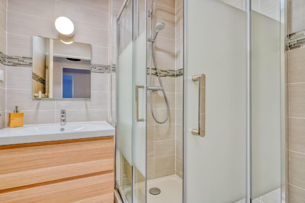 Logement Sarah Courcouronnes エクステリア 写真