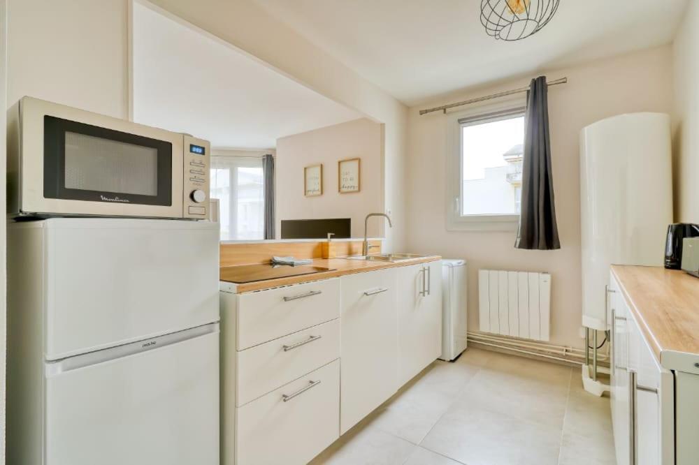 Logement Sarah Courcouronnes エクステリア 写真