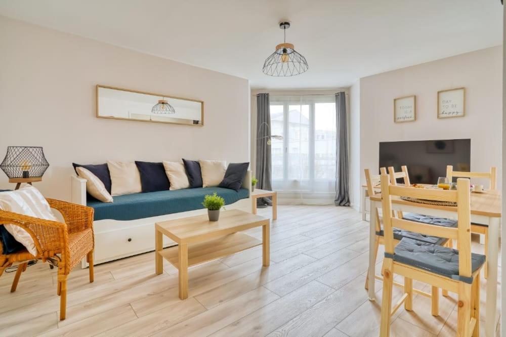 Logement Sarah Courcouronnes エクステリア 写真