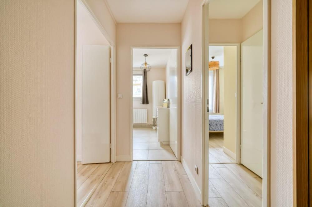 Logement Sarah Courcouronnes エクステリア 写真